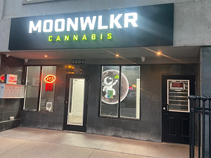 Moonwlkr Cannabis - Niagara Falls store front