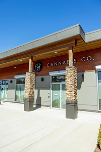 Flight Cannabis - Nanaimo store front