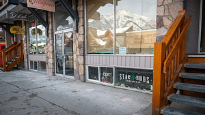 Star Buds Cannabis Co. - Canmore store front
