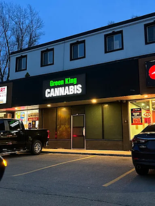 Green King Cannabis - Dundas store front