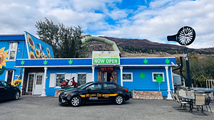 Marlee’s Den - Cache Creek store front