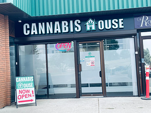 Cannabis House - Whitemud 66 store front