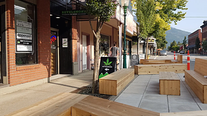 Revelsmoke store front