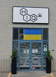 HI Q Cannabis store front