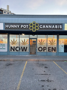 Hunny Pot Cannabis - Oshawa store front