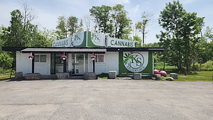 Kawartha Smoke - Cumberland Beach store front