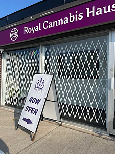 Royal Cannabis Haus store front