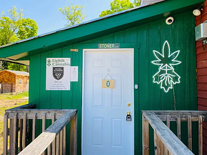 Eight Cannabis - Carnarvon store front